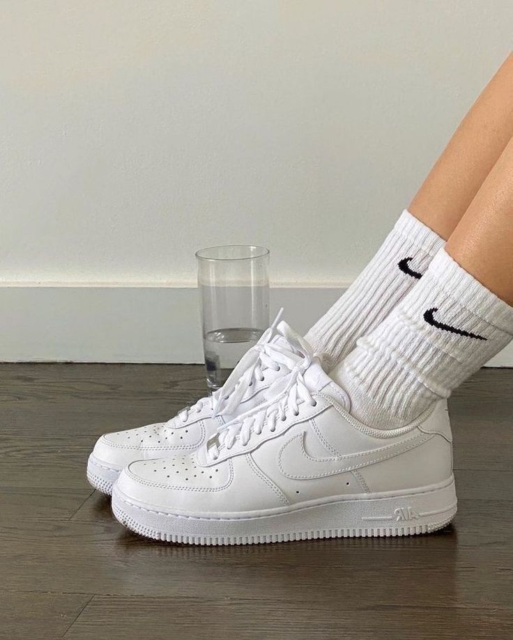 NIKE AIR FORCE 1